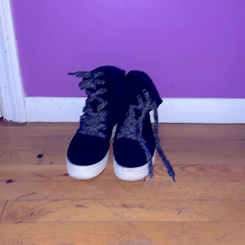 Steve Madden wedge tennis shoes with purple laces